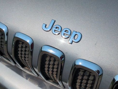 Used 2014 Jeep Cherokee Latitude FWD image 30
