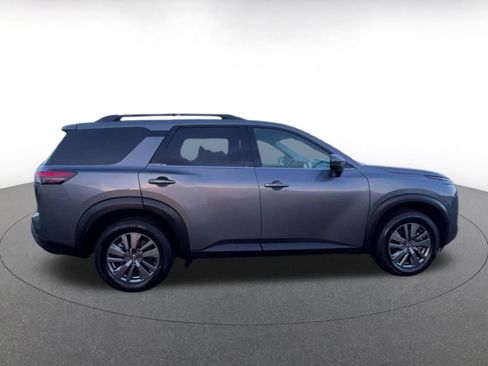 Used 2025 Nissan Pathfinder SV image 16