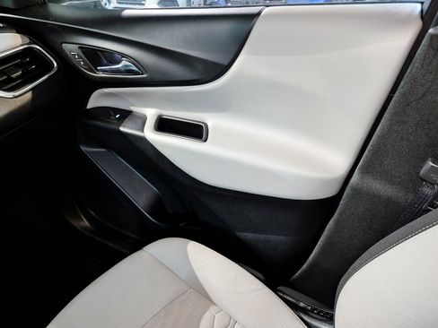 Used 2020 Chevrolet Equinox LS image 36