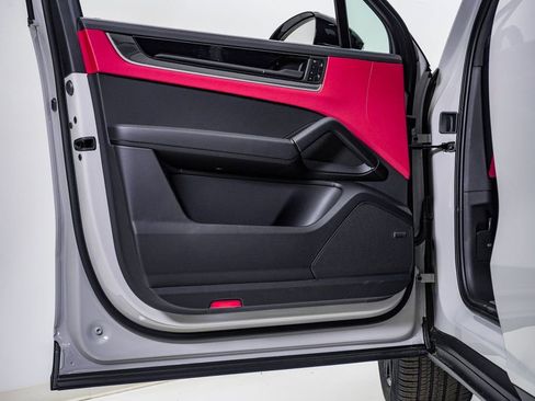 New 2026 Porsche Cayenne image 25