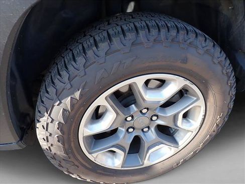 Used 2019 Jeep Cherokee Trailhawk w/ Cold Weather Group AWD/4WD image 15