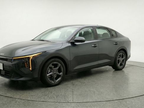 Used 2025 Kia K4 LXS image 3