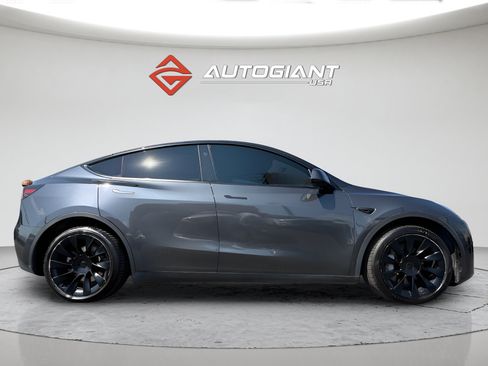 Used 2024 Tesla Model Y Long Range AWD/4WD image 9