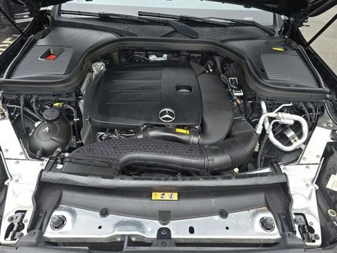 Used 2022 Mercedes-Benz GLC 300 4MATIC w/ Premium Package Lite image 27