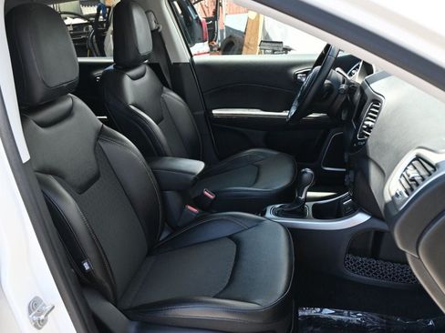 Used 2019 Jeep Compass Latitude FWD image 19