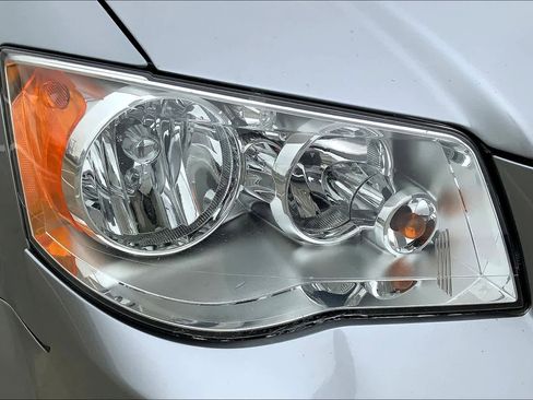Used 2020 Dodge Grand Caravan SXT FWD image 24