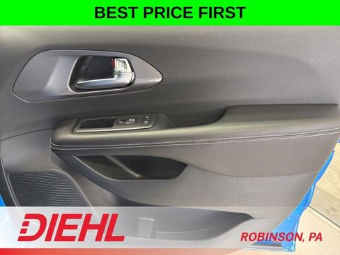 New 2026 Chrysler Pacifica Select FWD image 15