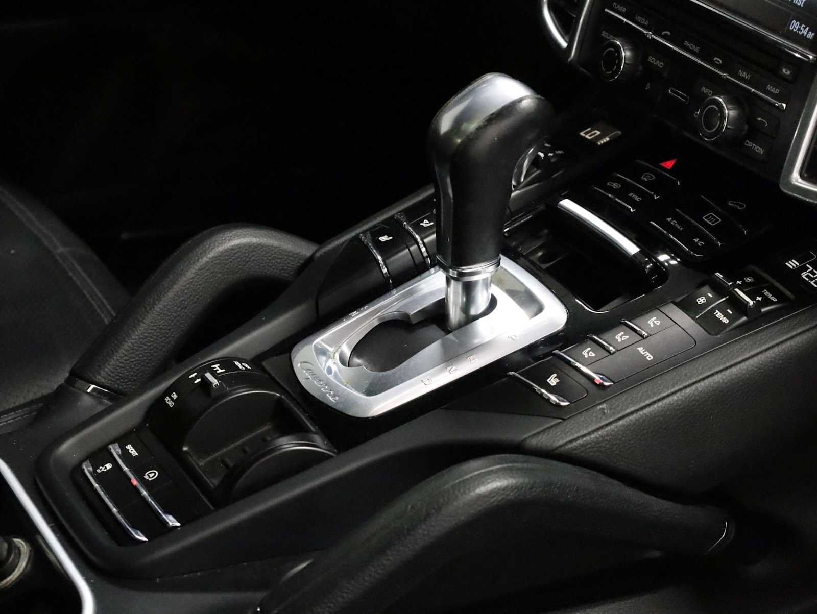 Used 2014 Porsche Cayenne Platinum Edition AWD/4WD image 21