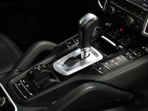 Used 2014 Porsche Cayenne Platinum Edition AWD/4WD image 21
