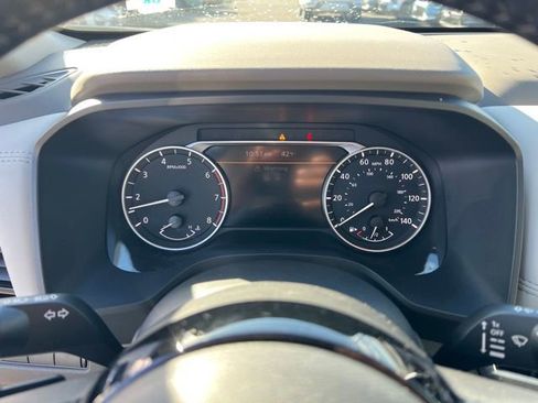 Used 2023 Nissan Rogue SL image 17