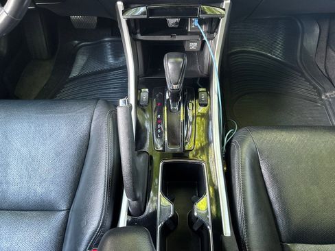 Used 2017 Honda Accord EX-L image 25
