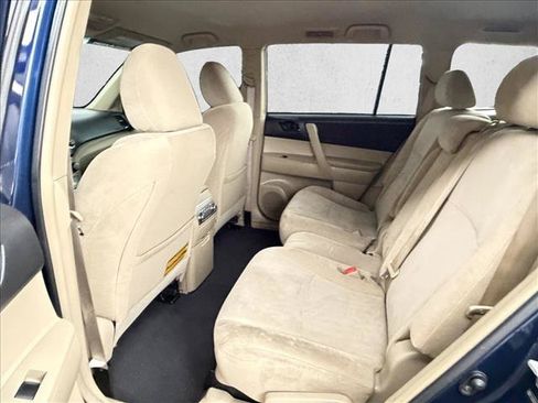 Used 2013 Toyota Highlander FWD w/ Cold Weather Pkg image 12
