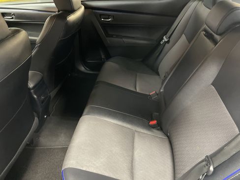 Used 2018 Toyota Corolla SE image 32