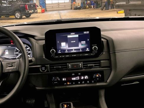 Used 2025 Nissan Pathfinder S image 19