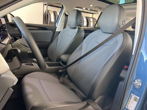 New 2026 Volkswagen Tiguan SE image 23