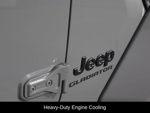 Used 2022 Jeep Gladiator Sport AWD/4WD image 37
