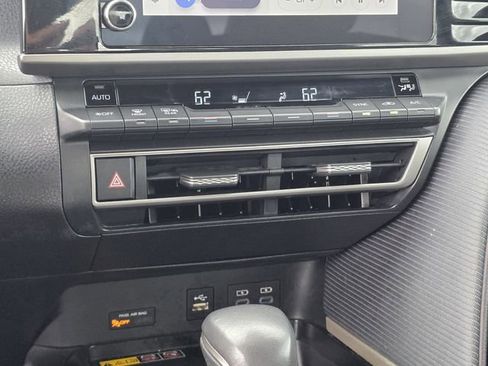 Used 2025 Toyota Camry SE FWD image 19