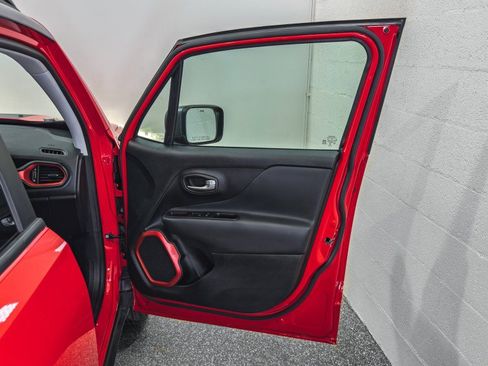 Used 2019 Jeep Renegade Trailhawk w/ UConnect 8.4 Nav Group image 21