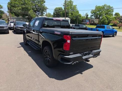 Used 2021 Chevrolet Silverado 1500 LT Trail Boss w/ Convenience Package II AWD/4WD image 3