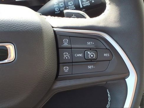 New 2025 Jeep Grand Cherokee Altitude AWD/4WD image 21