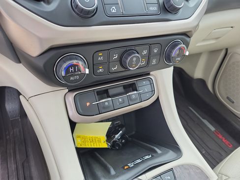 Used 2023 GMC Acadia Denali w/ Denali Technology Package image 24