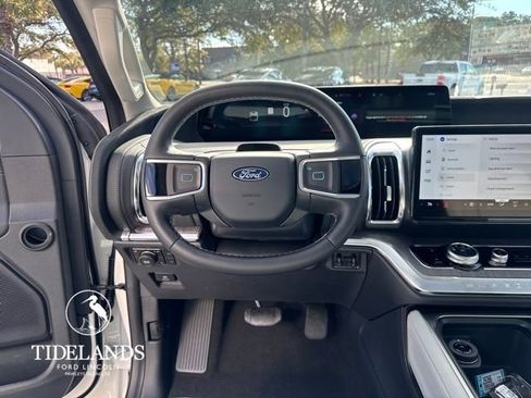 New 2026 Ford Expedition Platinum w/ Platinum Ultimate Package AWD/4WD image 16