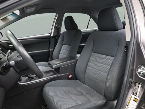 Used 2015 Toyota Camry LE FWD image 33