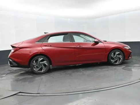 Used 2024 Hyundai Elantra Limited FWD image 4