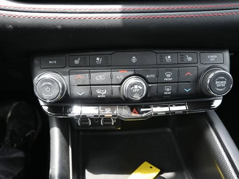 Used 2024 Dodge Durango GT RWD image 19