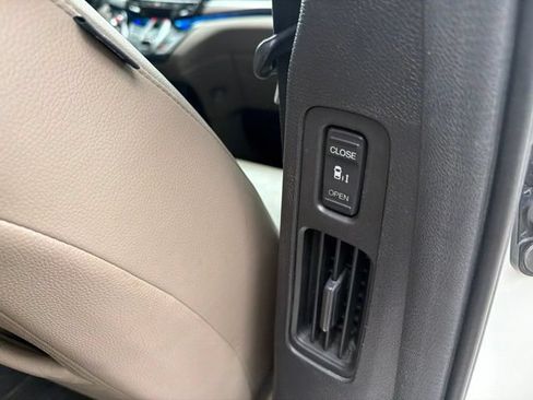 Used 2018 Honda Odyssey Elite image 11
