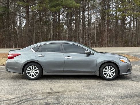 Used 2018 Nissan Altima 2.5 S w/ S Convenience Package image 3