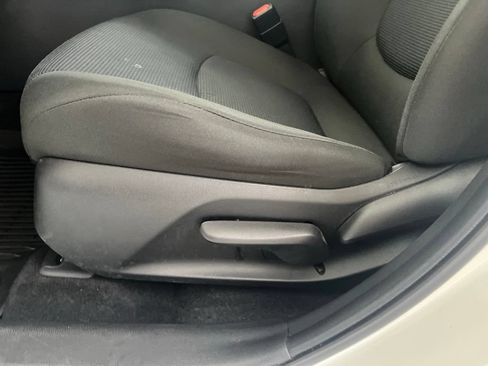 Used 2022 Toyota RAV4 LE AWD/4WD image 52