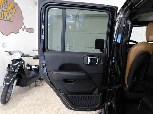 Used 2022 Jeep Wrangler Unlimited Rubicon 4xe w/ Dual Top Group image 76