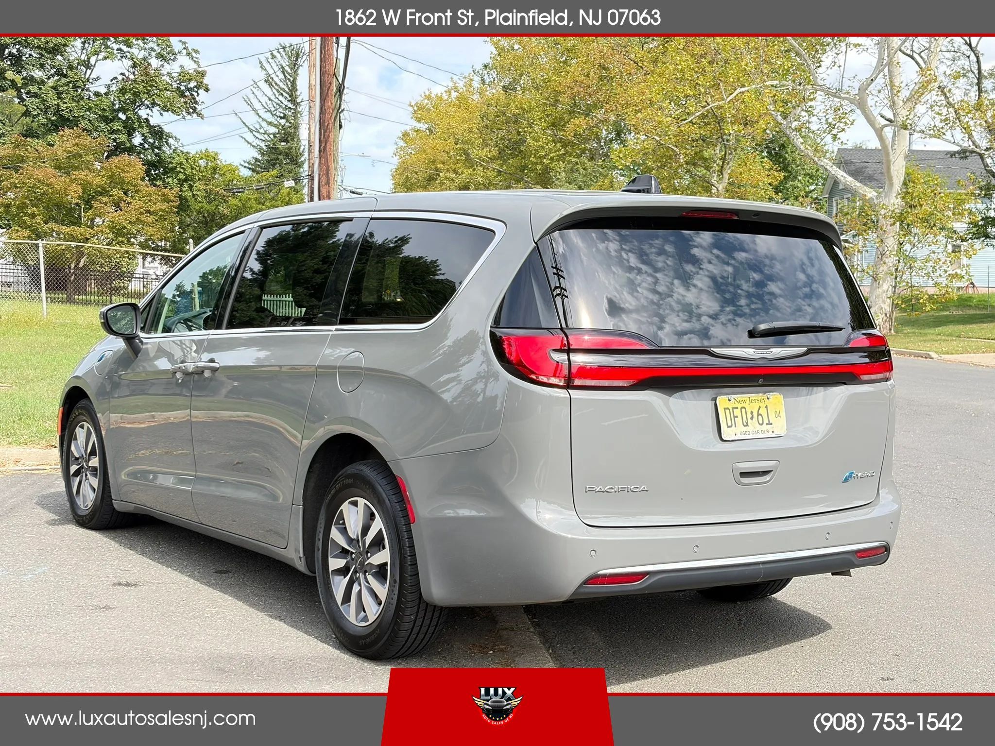 Used 2023 Chrysler Pacifica Touring-L FWD image 5