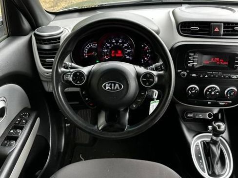 Used 2016 Kia Soul FWD image 25