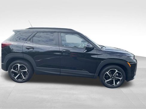 Used 2022 Chevrolet TrailBlazer RS w/ Sun and Liftgate Package FWD image 4