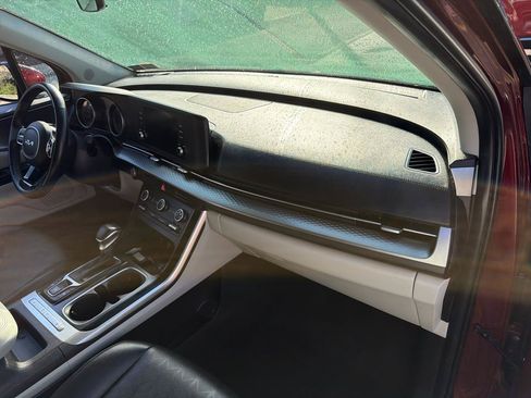Used 2022 Kia Carnival LX FWD image 36