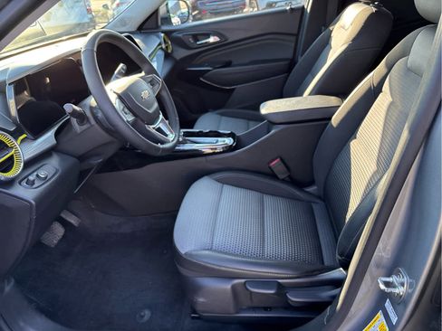 Certified 2024 Chevrolet Trax LT w/ Driver Confidence Package image 9