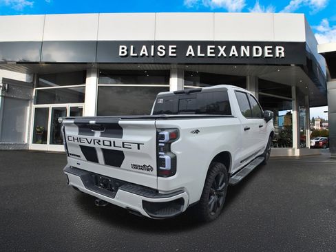 Used 2023 Chevrolet Silverado 1500 High Country w/ High Country Premium Package AWD/4WD image 3