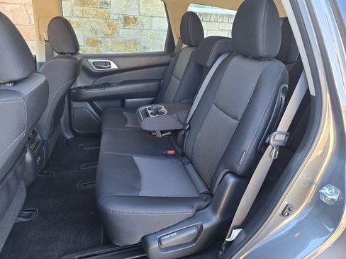 Used 2019 Nissan Pathfinder SV image 7