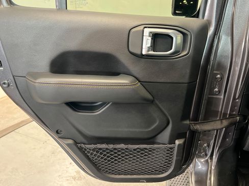 Used 2021 Jeep Wrangler Unlimited Sahara AWD/4WD image 19