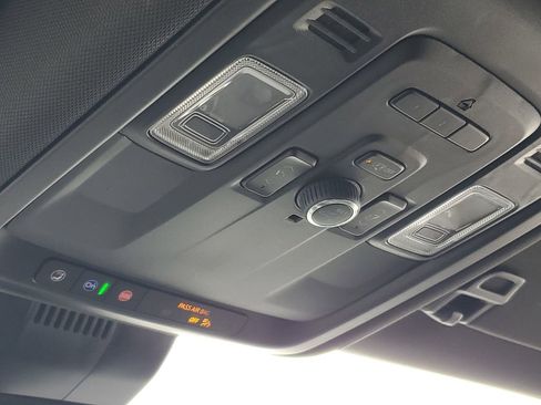 Certified 2024 GMC Yukon XL SLT w/ SLT Luxury Package image 23