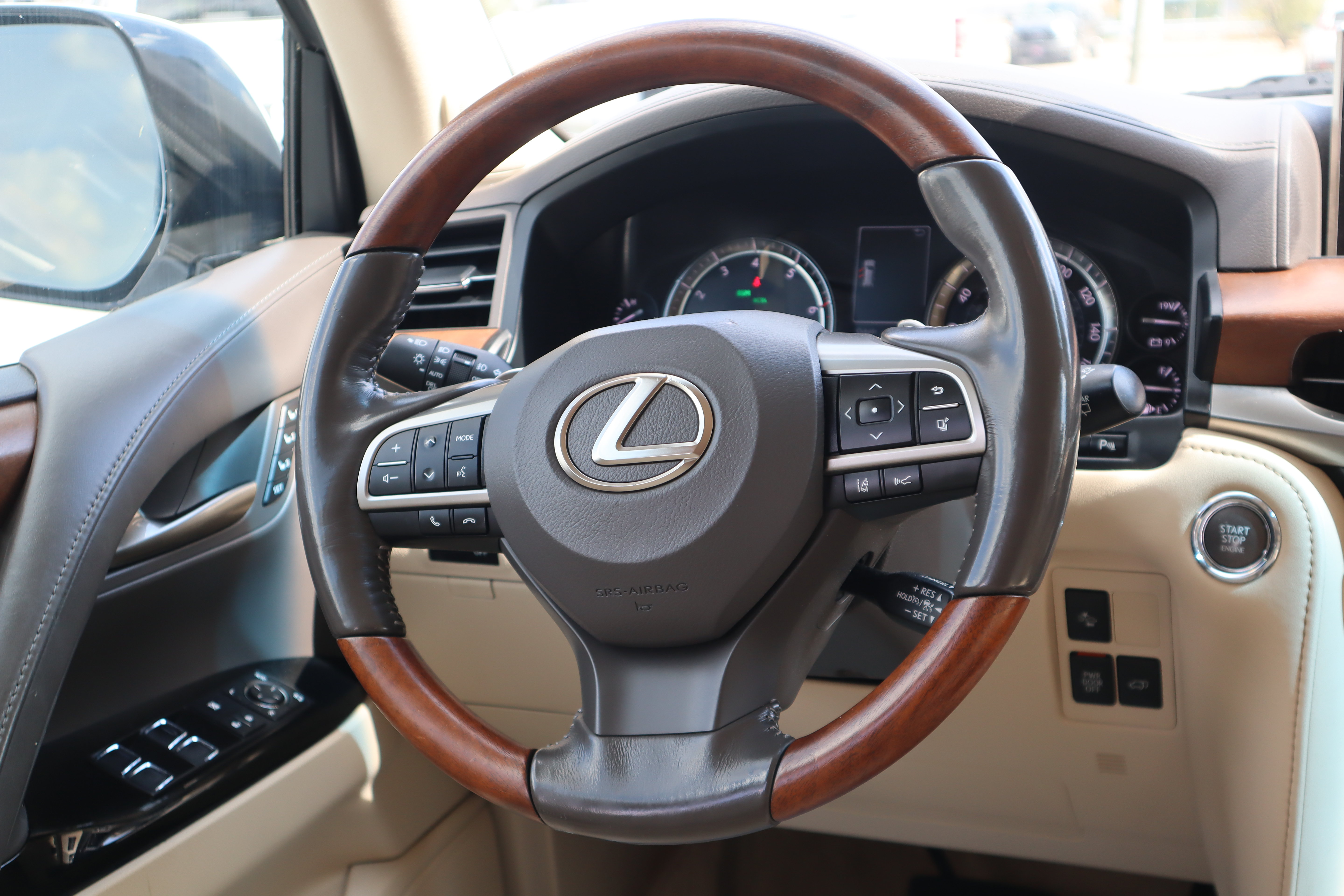 Used 2016 Lexus LX 570 4WD w/ Luxury Package image 15