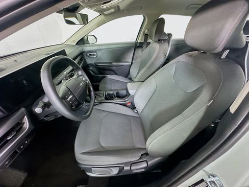 Used 2025 Kia K4 LXS image 13