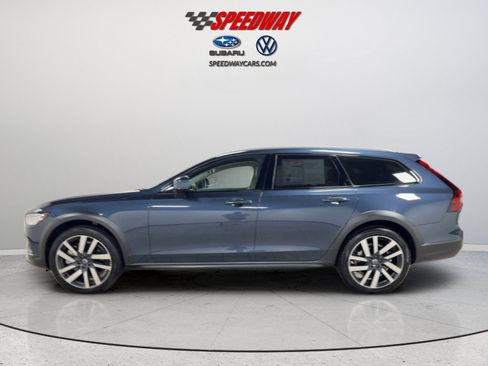 Used 2025 Volvo V90 B6 Cross Country Plus w/ Climate Package AWD/4WD image 10