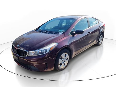 Used 2018 Kia Forte LX FWD image 2