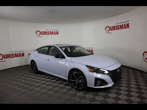 Used 2024 Nissan Altima 2.5 SR w/ SR Premium Package image 8