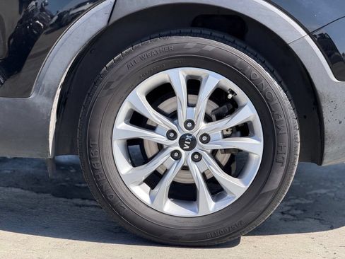 Used 2020 Kia Telluride LX FWD image 3