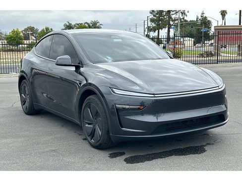 Used 2026 Tesla Model Y Long Range RWD image 8