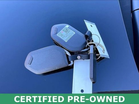 Certified 2025 Kia Carnival EX image 10